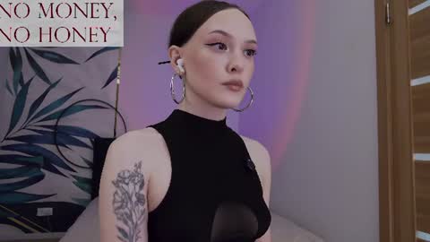 Snapshot of sirenaswhisper chatting on 16, 7, 2026 Goddess Sirena online show from 16, 7, 2026
