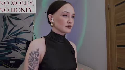 Snapshot of sirenaswhisper chatting on 22, 7, 2026 Goddess Sirena online show from 22, 7, 2026
