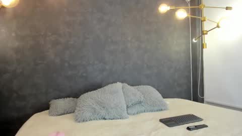 Snapshot of skailyn_angels chatting on 2, 12, 2025 SKAILYN ANGELS online show from 2, 12, 2025