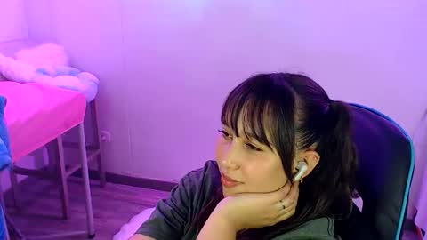 Snapshot of skarlet_adams chatting on 11, 6, 2026 Alice online show from 11, 6, 2026