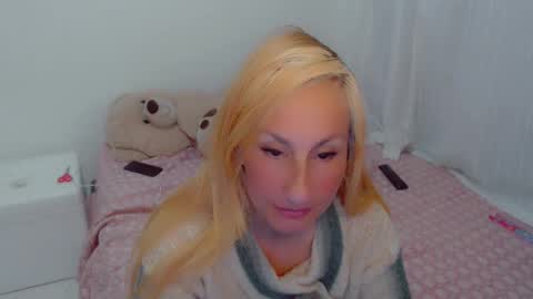 Snapshot of skarlett2072 chatting on 19, 1, 2026 Arlett online show from 19, 1, 2026