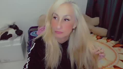 Snapshot of skarlett2072 chatting on 3, 3, 2026 Arlett online show from 3, 3, 2026