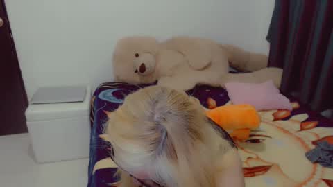 Snapshot of skarlett2072 chatting on 6, 3, 2026 Arlett online show from 6, 3, 2026