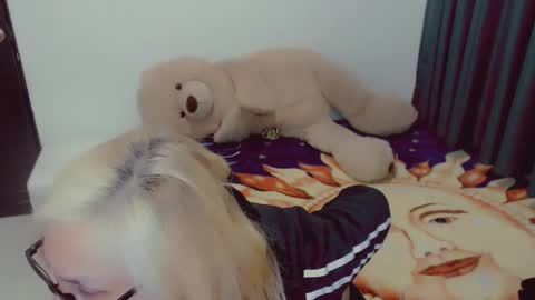 Snapshot of skarlett2072 chatting on 13, 3, 2026 Arlett online show from 13, 3, 2026