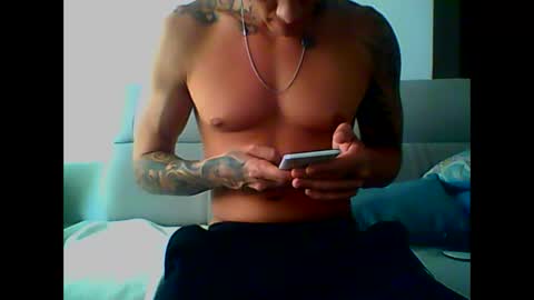 Snapshot of skater19xxx chatting on 22, 1, 2025 miguel online show from 22, 1, 2025