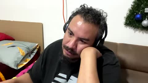 Snapshot of skinhell chatting on 28, 12, 2024 Elias online show from 28, 12, 2024