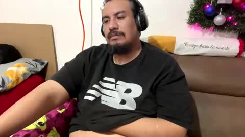 Snapshot of skinhell chatting on 30, 12, 2024 Elias online show from 30, 12, 2024