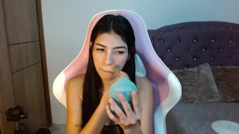 Snapshot of skinny_hailey1 chatting on 7, 3, 2025 Hailey online show from 7, 3, 2025