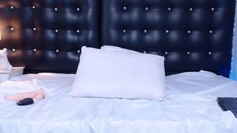 skinny_hottie18 online show from 30, 1, 2025