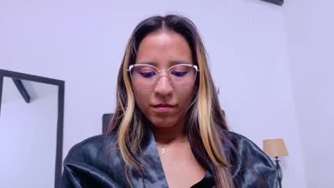 skinny_hottie18 online show from 5, 2, 2025