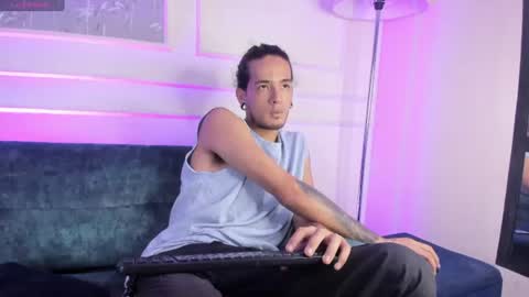 Snapshot of skinny_mac_ chatting on 26, 6, 2026 Mac online show from 26, 6, 2026