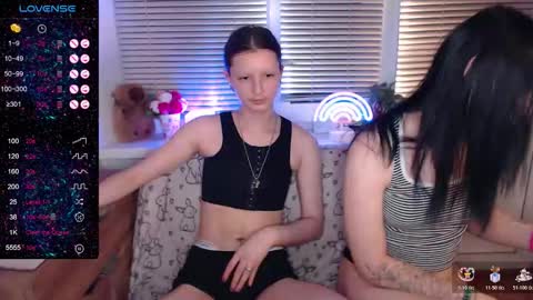 Snapshot of sky9669 chatting on 24, 10, 2025 Iska Im genderfluid theyheshenot use ht have reasons and Mia my t-gf sheher online show from 24, 10, 2025