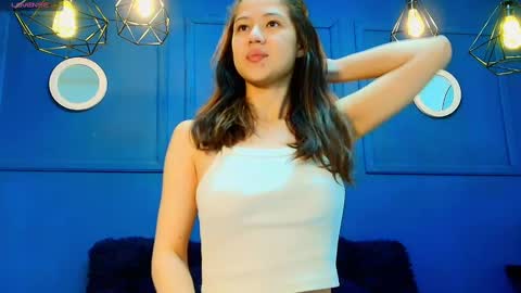 Snapshot of skyy_bloom chatting on 8, 11, 2025 Sky online show from 8, 11, 2025