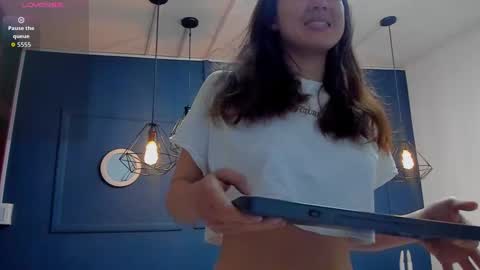 Snapshot of skyy_bloom chatting on 17, 11, 2025 Sky online show from 17, 11, 2025