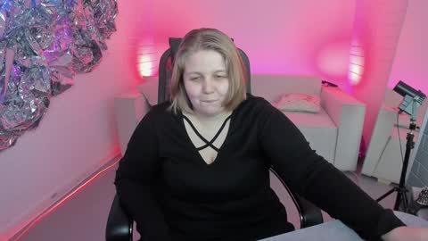 Snapshot of sladadeew chatting on 15, 1, 2025 Slada Deew online show from 15, 1, 2025