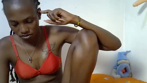 Snapshot of slim_shaddy01 chatting on 19, 12, 2025 slim shaddy01 online show from 19, 12, 2025