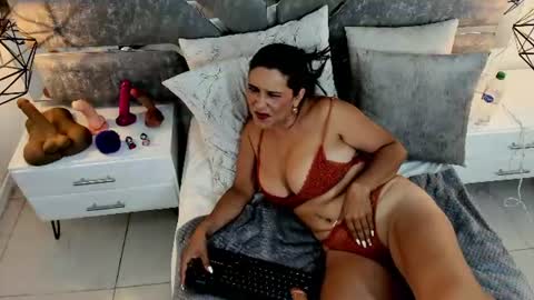 slut_milf_ online show from 15, 7, 2026