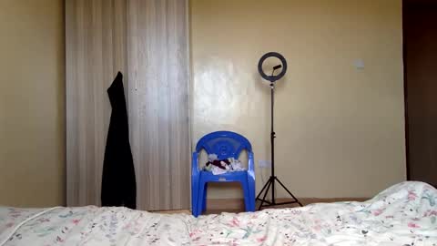 Snapshot of sluttydarkcadbourry2002 chatting on 7, 5, 2026 Skillibengisaadboy online show from 7, 5, 2026