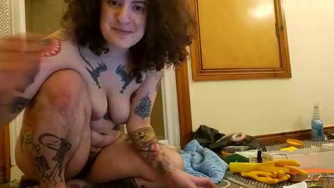 Snapshot of sluttysuzie17 chatting on 4, 5, 2026 SluttySuzie17 online show from 4, 5, 2026