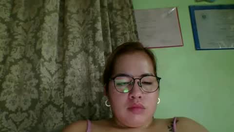 Snapshot of small_boobs59 chatting on 18, 5, 2026 Lovewella online show from 18, 5, 2026