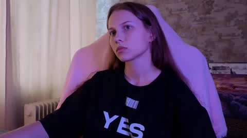 Snapshot of small_emma0 chatting on 22, 3, 2026 Emma online show from 22, 3, 2026