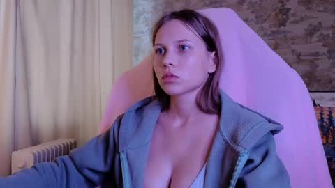 Snapshot of small_emma0 chatting on 9, 4, 2026 Emma online show from 9, 4, 2026