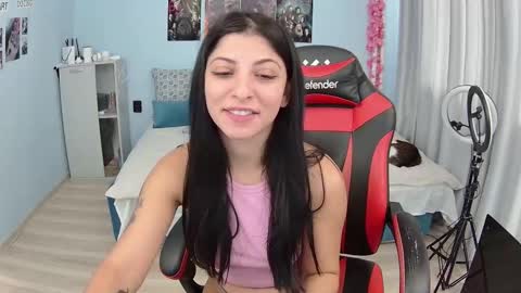 Snapshot of small_horny_girl chatting on 4, 10, 2025 small_horny_girl online show from 4, 10, 2025