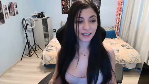 Snapshot of small_horny_girl chatting on 23, 11, 2025 small_horny_girl online show from 23, 11, 2025