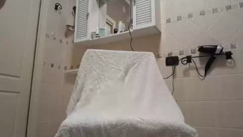 Snapshot of smallone8825 chatting on 21, 12, 2025 smallone8825 online show from 21, 12, 2025