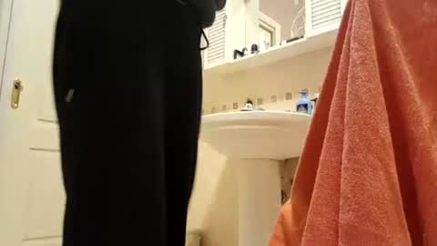 Snapshot of smallone8825 chatting on 1, 3, 2026 smallone8825 online show from 1, 3, 2026