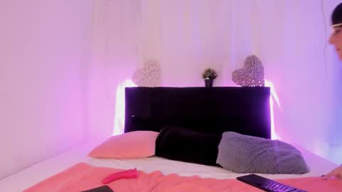 smallsweets_ online show from 10, 9, 2025