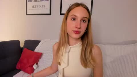 Snapshot of smilesviktoria chatting on 1, 7, 2026 Victoria online show from 1, 7, 2026