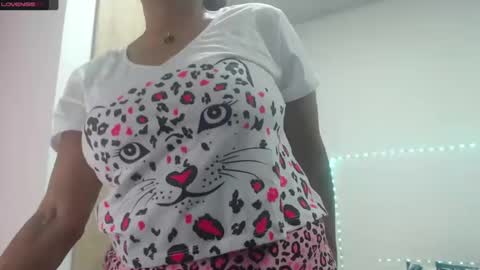 Snapshot of smilet_milf chatting on 6, 1, 2025 Smileth online show from 6, 1, 2025