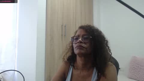 Snapshot of smilet_milf chatting on 18, 1, 2025 Smileth online show from 18, 1, 2025