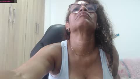 Snapshot of smilet_milf chatting on 18, 1, 2025 Smileth online show from 18, 1, 2025