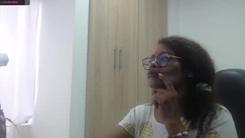 Snapshot of smilet_milf chatting on 28, 1, 2025 Smileth online show from 28, 1, 2025