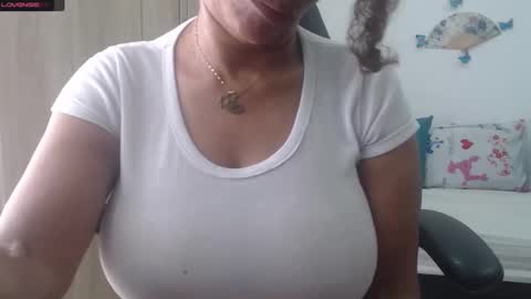 Snapshot of smilet_milf chatting on 31, 1, 2025 Smileth online show from 31, 1, 2025