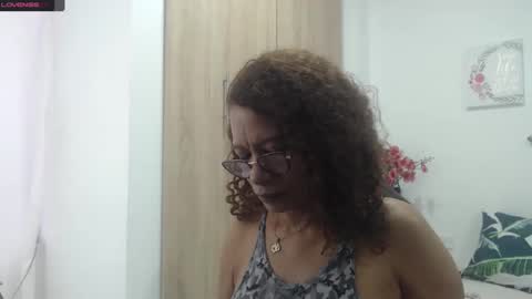 Snapshot of smilet_milf chatting on 14, 2, 2025 Smileth online show from 14, 2, 2025