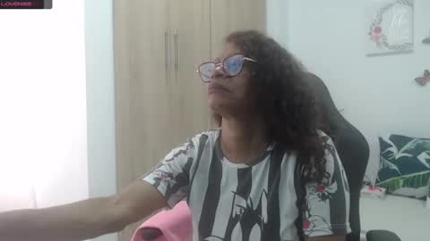 Snapshot of smilet_milf chatting on 18, 2, 2025 Smileth online show from 18, 2, 2025