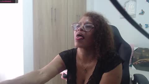 Snapshot of smilet_milf chatting on 22, 2, 2025 Smileth online show from 22, 2, 2025