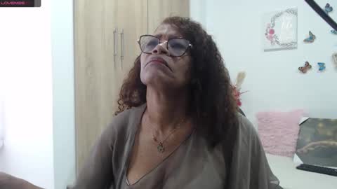 Snapshot of smilet_milf chatting on 24, 2, 2025 Smileth online show from 24, 2, 2025