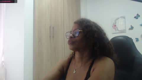 Snapshot of smilet_milf chatting on 27, 2, 2025 Smileth online show from 27, 2, 2025