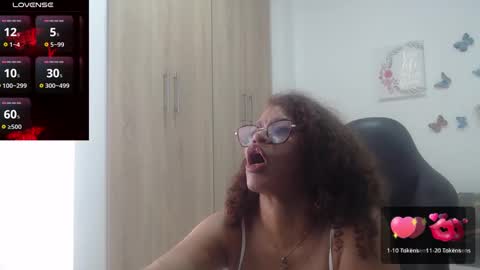 Snapshot of smilet_milf chatting on 28, 2, 2025 Smileth online show from 28, 2, 2025