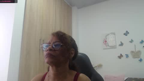Snapshot of smilet_milf chatting on 1, 3, 2025 Smileth online show from 1, 3, 2025