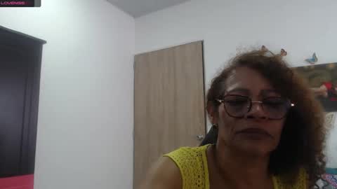 Snapshot of smilet_milf chatting on 12, 3, 2025 Smileth online show from 12, 3, 2025