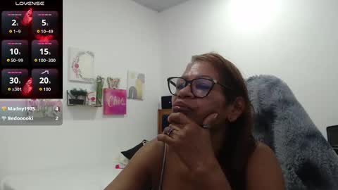 Snapshot of smilet_milf chatting on 24, 9, 2025 Smileth online show from 24, 9, 2025