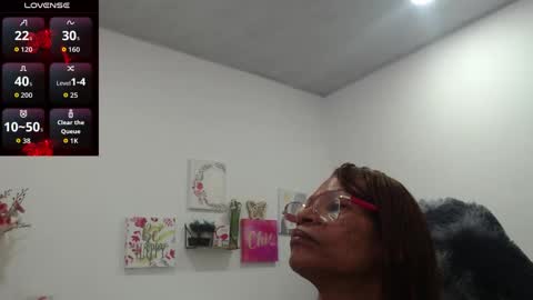 Snapshot of smilet_milf chatting on 2, 10, 2025 Smileth online show from 2, 10, 2025