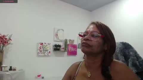 Snapshot of smilet_milf chatting on 5, 10, 2025 Smileth online show from 5, 10, 2025