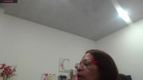 Snapshot of smilet_milf chatting on 11, 10, 2025 Smileth online show from 11, 10, 2025