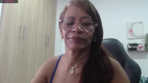 Snapshot of smilet_milf chatting on 6, 11, 2025 Smileth online show from 6, 11, 2025